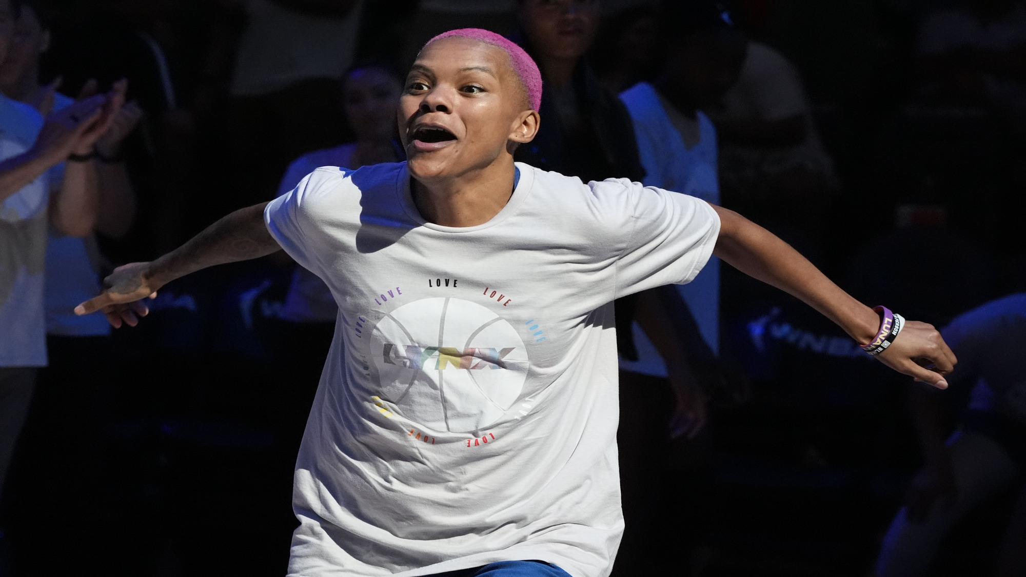 Courtney Williams&rsquo; Dad Goes Viral For His Pre-Game Hype That Went Terribly Wrong