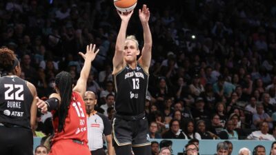 New York Fan Goes Viral For Offering Ref Prescription Glasses Over Controversial Officiating In Dream-Liberty Game