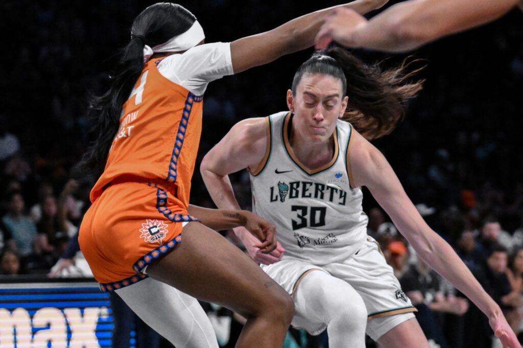 Breanna Stewart and Aneesah Morrow