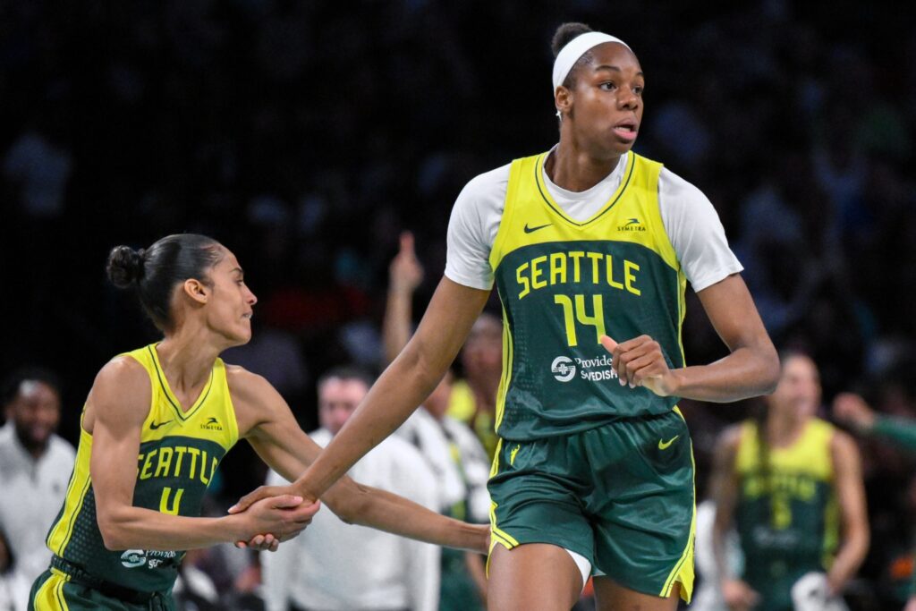 Dominique Malonga and Skyler Diggins