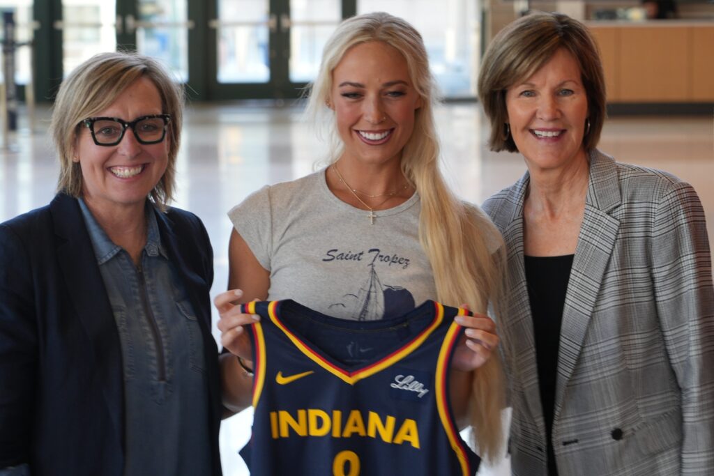 Amber Cox, Sophie Cunningham and Kelly Krauskopf