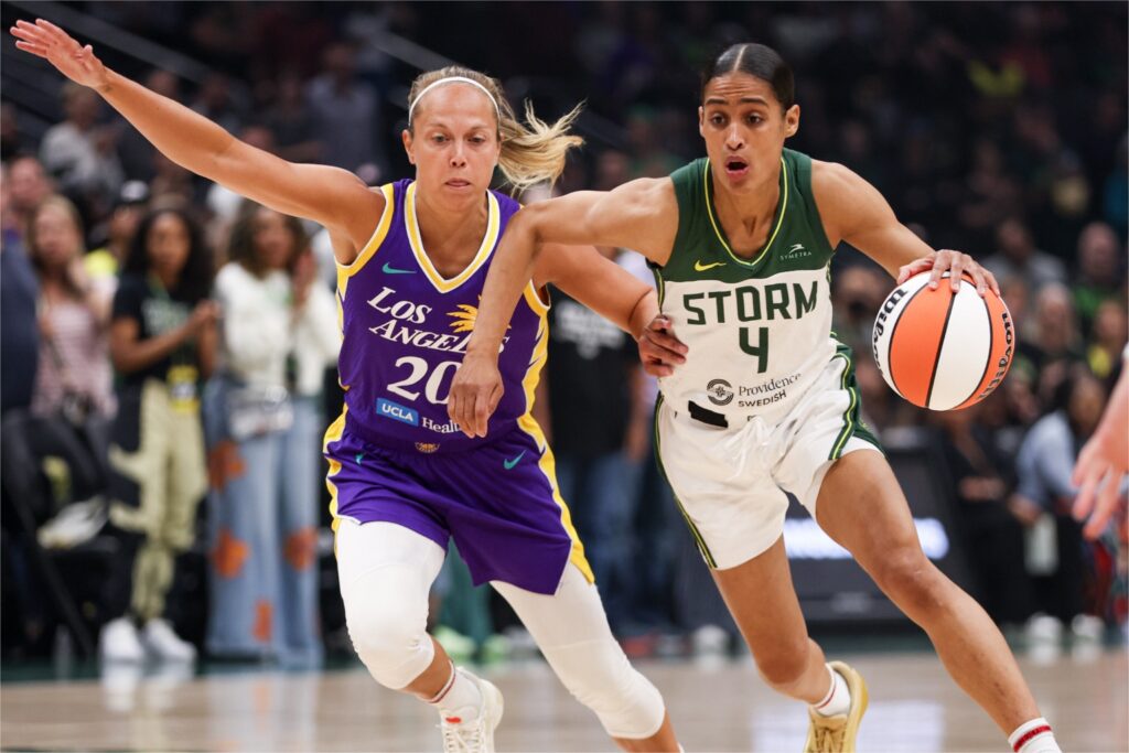 Julie Allemand and Skylar Diggins
