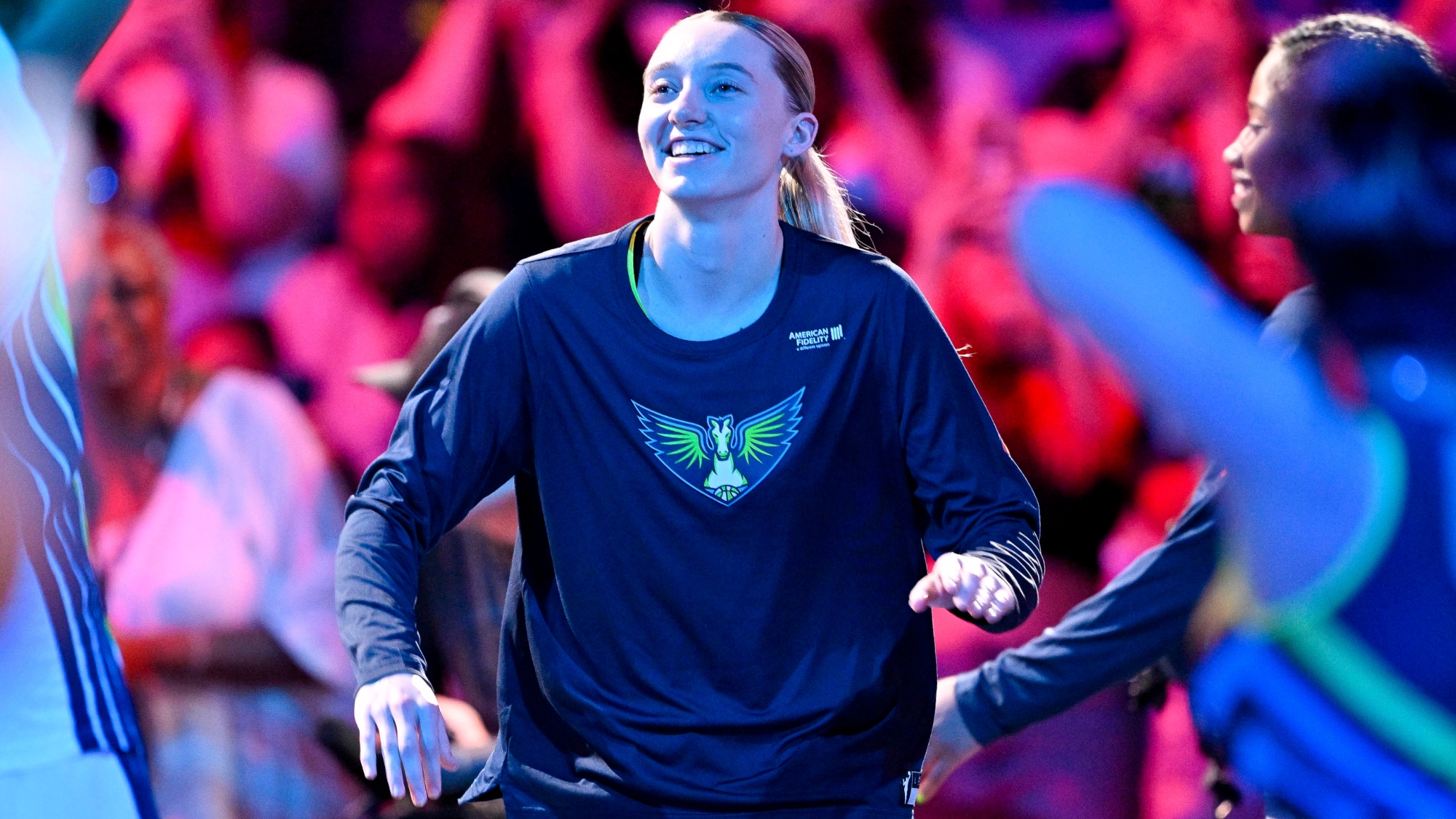 Paige Bueckers Draws Massive North Dallas Crowd At Autograph Signing After Stellar Rookie Year