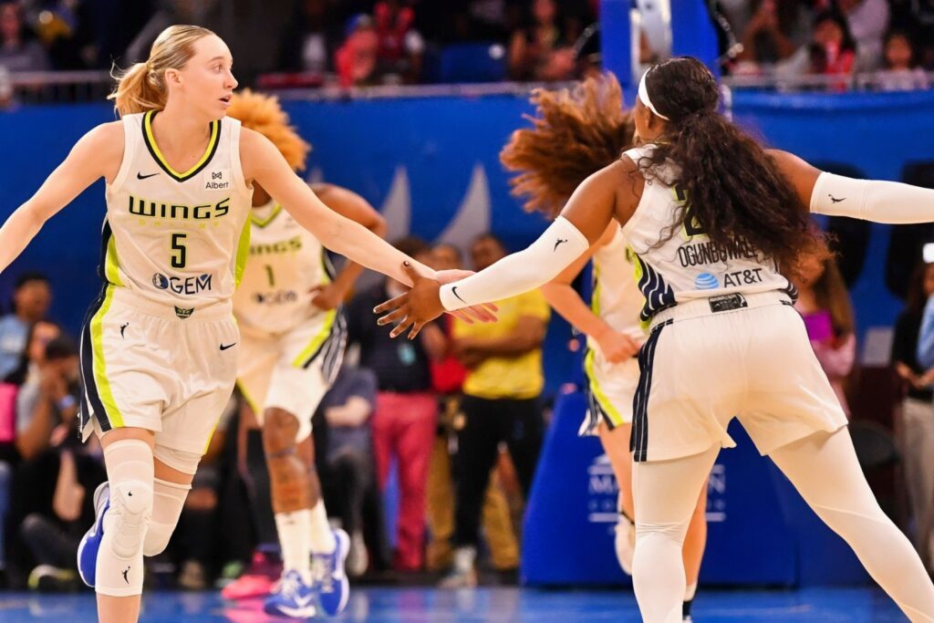 Paige Bueckers and Arike Ogunbowale