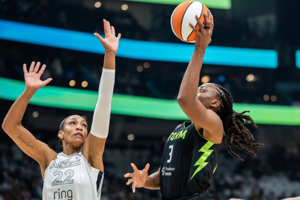 A'ja Wilson and Nneka Ogwumike