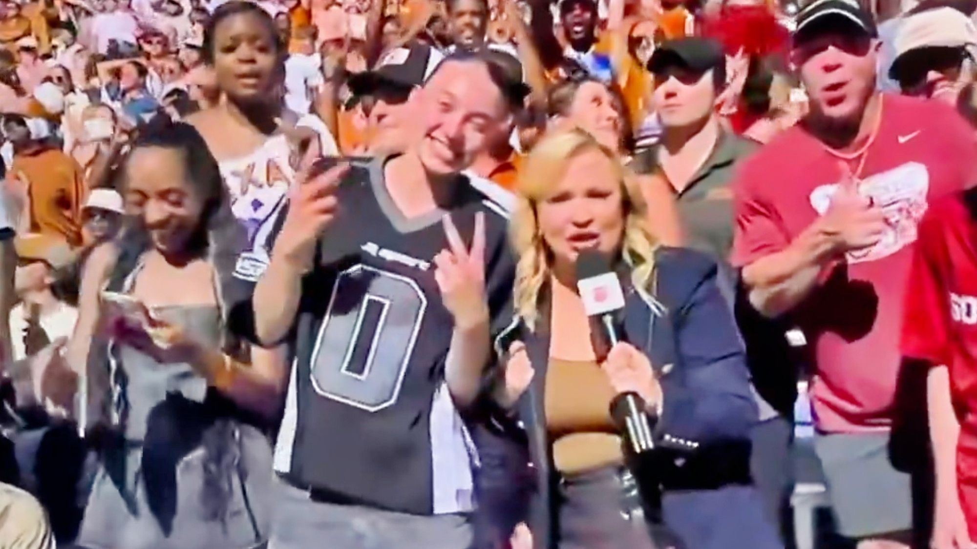 Cameras Caught Paige Bueckers Flashing Horns Up Gesture For Texas Longhorns Vs. Oklahoma Sooners