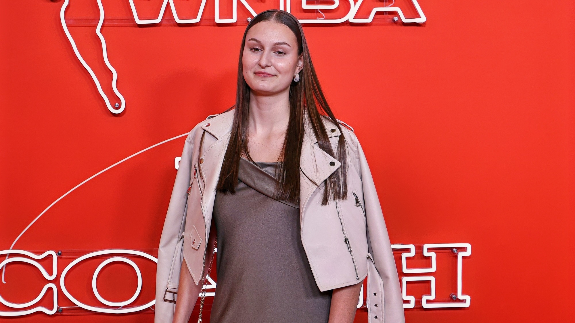 What To Expect From Chicago Sky's 20-Year-Old Wing Ajsa Sivka In 2026