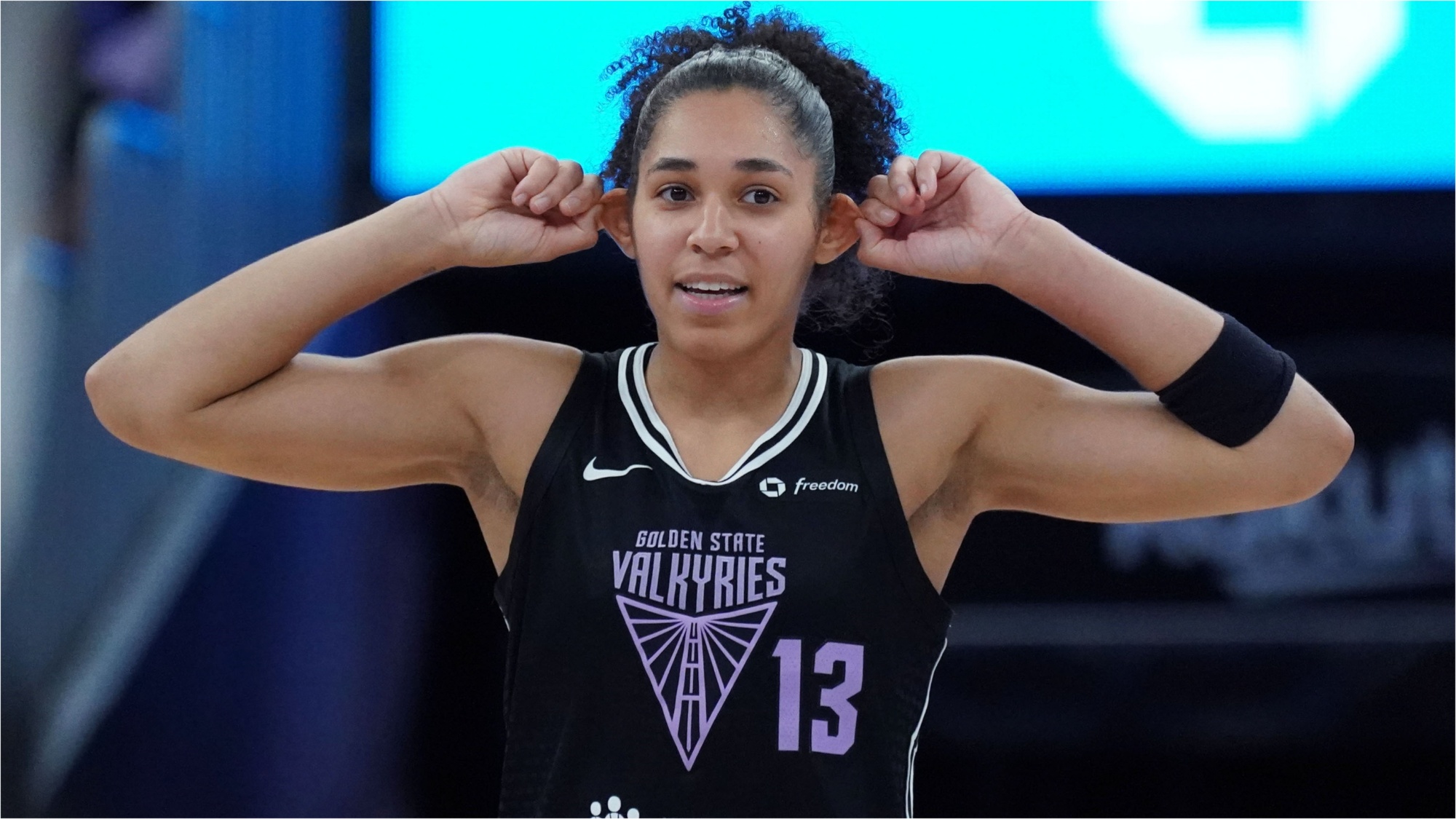 Janelle Sala&uuml;n Gets Brutally Honest About One Surprising Trait Of American People