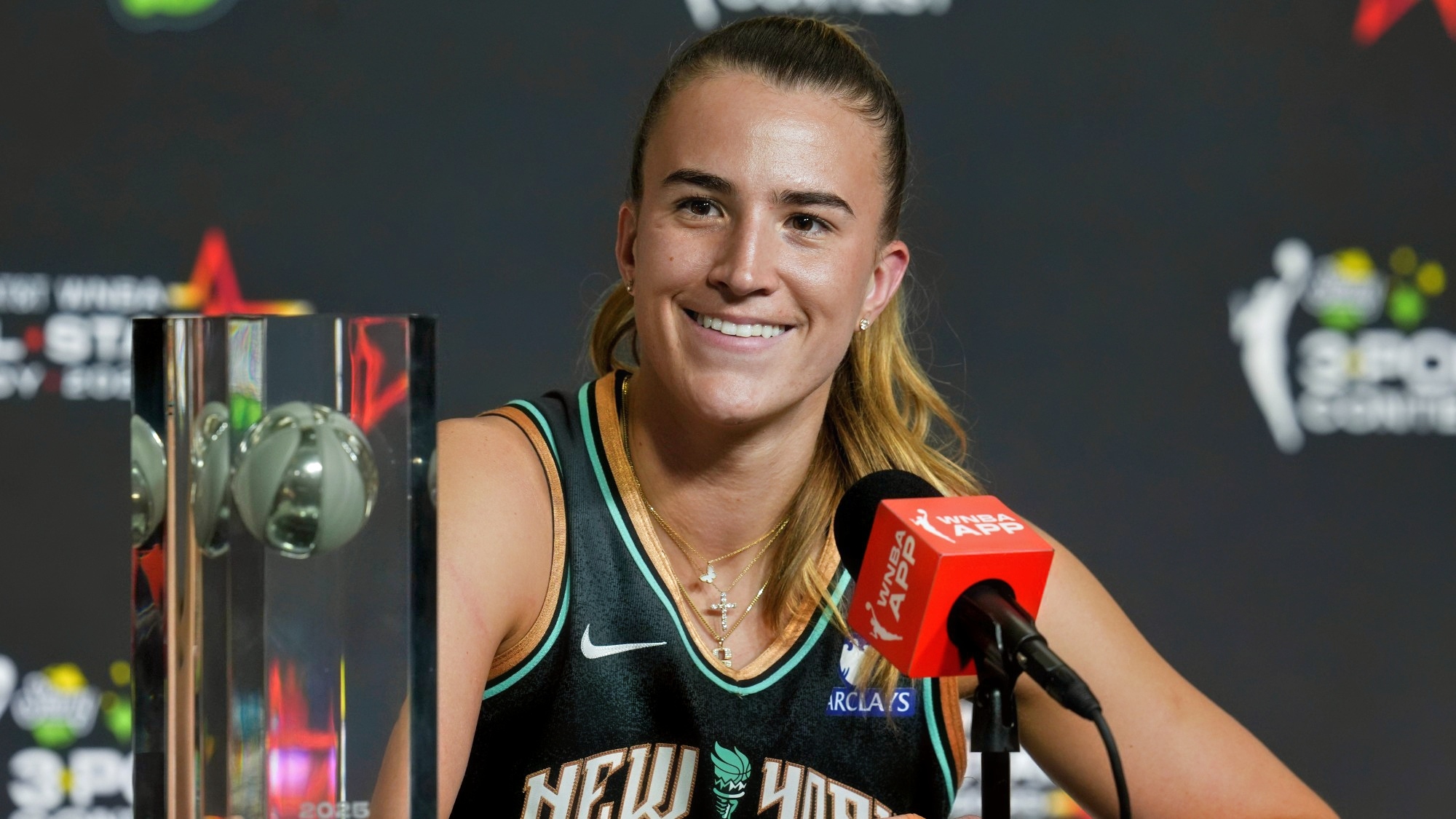 Sabrina Ionescu Stuns Oregon Ducks Fans With Disguised Halftime Surprise For Amazon's "The Undercovers"