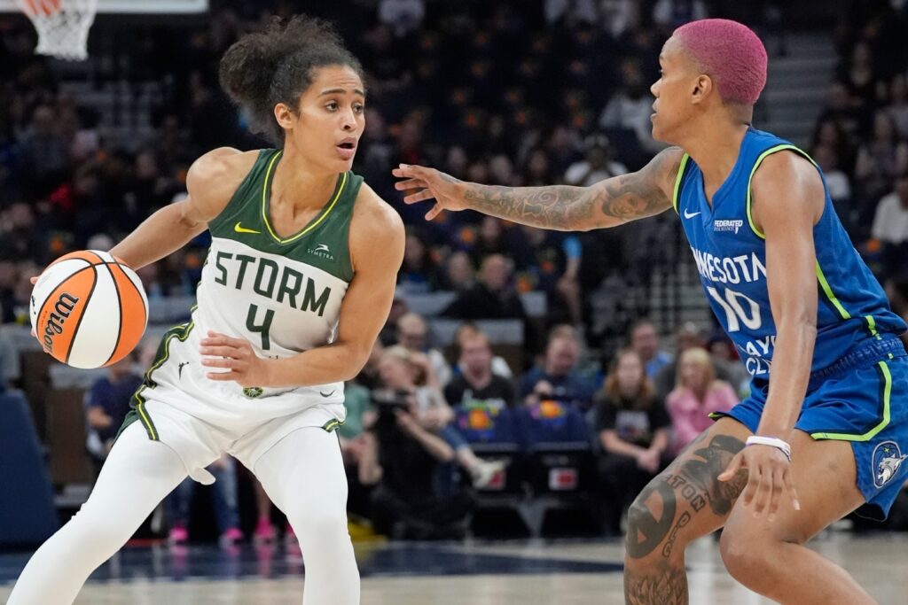 Skylar Diggins-Smith and Courtney Williams