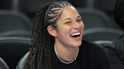 Veronica Burton's Cowboy Horse Photos Send Kate Martin & Lexie Hull Into Total Meltdown