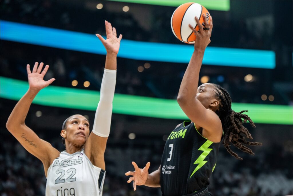 A'ja Wilson and Nneka Ogwumike