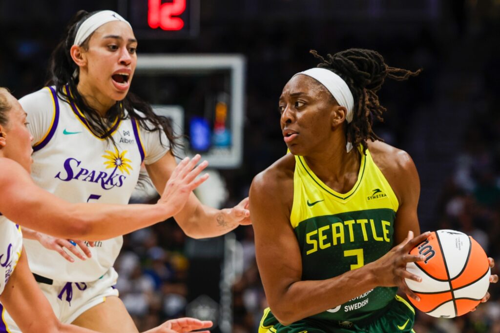 Dearica Hamby and Nneka Ogwumike