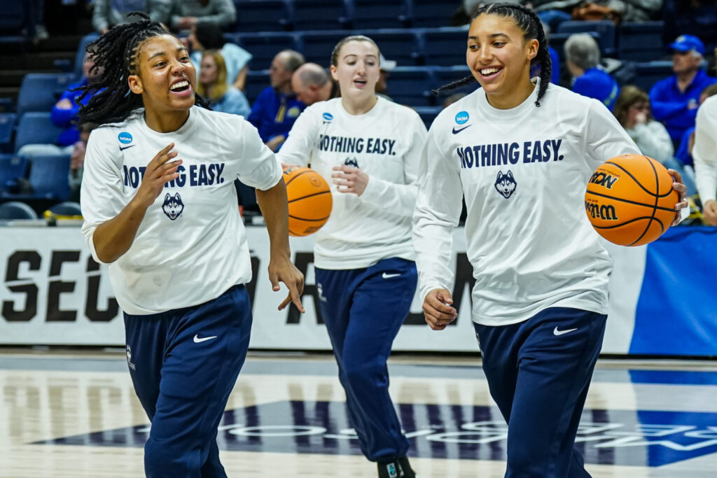 Azzi Fudd nd KK Arnold