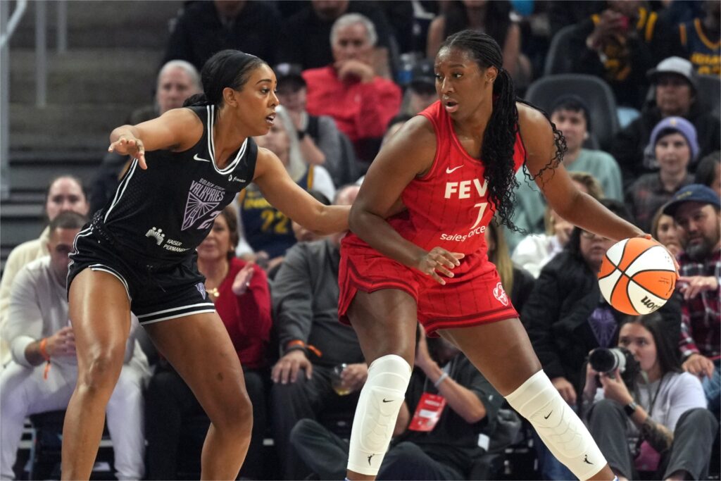 Monique Billings and Aliyah Boston